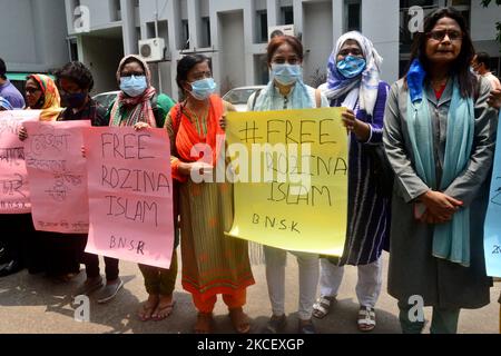 Des groupes de femmes journalistes participent à une manifestation demandant la libération de la journaliste d'investigation Rozina Islam, détenue à Dhaka, au Bangladesh, sur 19 mai 2021. (Photo par Mamunur Rashid/NurPhoto) Banque D'Images