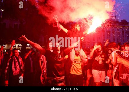 Les fans de l'Atletico Madrid sont partis dans les rues de la capitale après la victoire de la Liga malgré les inquiétudes du coronavirus à Madrid le 22nd mai 2021. (Photo de Juan Carlos Lucas/NurPhoto) Banque D'Images
