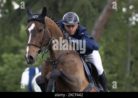 Le pilote français Olivier Robert, avec Vivaldi des Menaux, remporte l'édition 110th du Concours International de saut de foire (CSI) Madrid 5 *, qui fait partie du circuit équestre des champions mondiaux de Longines, aujourd'hui au Club de Campo Villa de Madrid, à Madrid, en Espagne, sur 22 mai 2021. (Photo par Oscar Gonzalez/NurPhoto) Banque D'Images