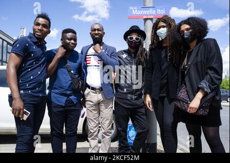 Chaque année, des Polonais d'origine africaine, ainsi que des supporters locaux se réunissent là où le bazar était autrefois, commémorant sa mort et protestant contre le racisme. Varsovie, Pologne, sur 23 mai 2021. Maxwell Itoya était un pôle d'origine nigériane. Il a été abattu par la police à Varsovie, sur 23 mai 2010, lors d'un raid dans un bazar où la police a cherché des vêtements et accessoires forgés. Maxwell, parlant polonais, a essayé d'aider son collegue - qui vient d'être arrêté. Au cours de la discussion, soi-disant à voix haute, la police a tiré Maxwell Itoya dans sa jambe, touchant l'artère fémorale, Max est mort avant le Banque D'Images