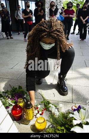 Chaque année, des Polonais d'origine africaine, ainsi que des supporters locaux se réunissent là où le bazar était autrefois, commémorant sa mort et protestant contre le racisme. Varsovie, Pologne, sur 23 mai 2021. Maxwell Itoya était un pôle d'origine nigériane. Il a été abattu par la police à Varsovie, sur 23 mai 2010, lors d'un raid dans un bazar où la police a cherché des vêtements et accessoires forgés. Maxwell, parlant polonais, a essayé d'aider son collegue - qui vient d'être arrêté. Au cours de la discussion, soi-disant à voix haute, la police a tiré Maxwell Itoya dans sa jambe, touchant l'artère fémorale, Max est mort avant le Banque D'Images