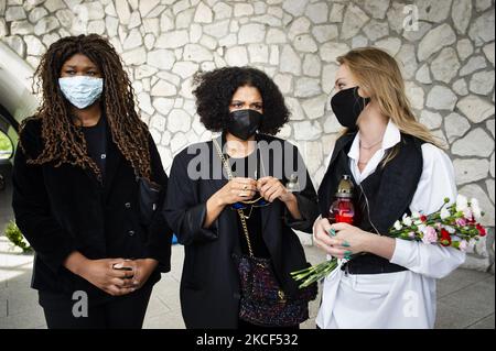 Chaque année, des Polonais d'origine africaine, ainsi que des supporters locaux se réunissent là où le bazar était autrefois, commémorant sa mort et protestant contre le racisme. Varsovie, Pologne, sur 23 mai 2021. Maxwell Itoya était un pôle d'origine nigériane. Il a été abattu par la police à Varsovie, sur 23 mai 2010, lors d'un raid dans un bazar où la police a cherché des vêtements et accessoires forgés. Maxwell, parlant polonais, a essayé d'aider son collegue - qui vient d'être arrêté. Au cours de la discussion, soi-disant à voix haute, la police a tiré Maxwell Itoya dans sa jambe, touchant l'artère fémorale, Max est mort avant le Banque D'Images