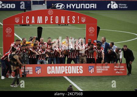 Joueurs Atletico lors de la cérémonie de remise du trophée de championnat de la Liga 20/21 à l'Estadio Wanda Metropolitano sur 23 mai 2021 à Madrid, Espagne. (Photo de Jose Breton/Pics action/NurPhoto) Banque D'Images