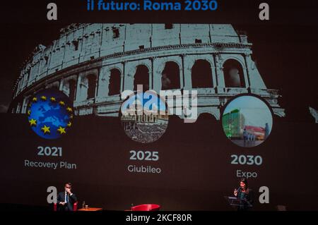 Le maire de Rome Virginia Raggi avec le ministre des Affaires étrangères Luigi Di Maio lors de la réunion de la ville intelligente ROM 2030 sur 25 mai 2021 à Rome, Italie. (Photo par Andrea Ronchini/NurPhoto) Banque D'Images