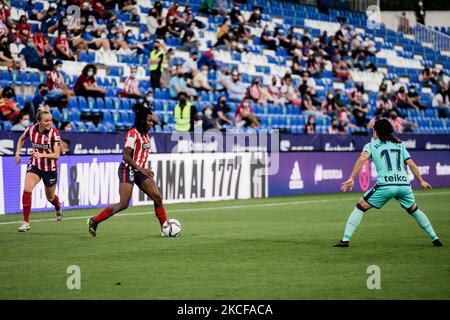 Ludmila et T.Knaak de l'Atlético de Madrid et Alharilla de Levante UD joueurs pendant la coupe de la Femme espagnole, Copa de la Reina, demi finale match de football joué entre l'Atlético de Madrid et Levante UD a à l'Estadio Municipal Butarque stade sur 27 mai 2021 à Leganes, Espagne. (Photo de Jon Imanol Reino/NurPhoto) Banque D'Images