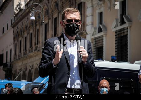 Giuseppe Provenzano, secrétaire adjoint du Parti démocratique, lors de la manifestation à Rome contre les licenciements et la fermeture de l'usine de Naples de la multinationale Whirlpool, à 27 mai 2021, à Rome, en Italie. (Photo par Andrea Ronchini/NurPhoto) Banque D'Images