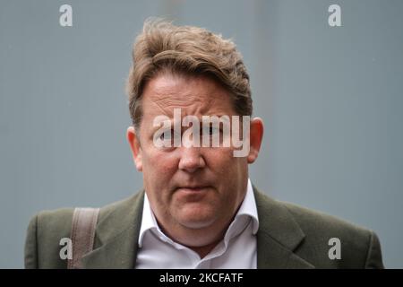 Darragh O'Brien, ministre irlandais du logement, des collectivités locales et du patrimoine, s'adresse aux médias avant la réunion du Cabinet au château de Dublin. Le vendredi 28 mai 2021, à Dublin, Irlande. (Photo par Artur Widak/NurPhoto) Banque D'Images