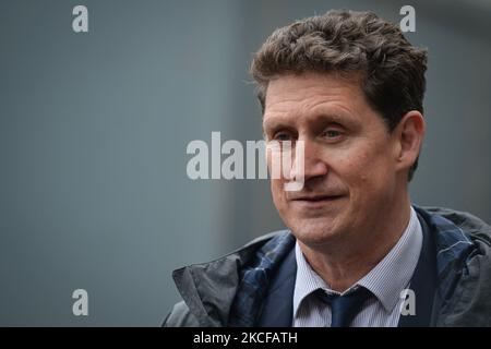 Eamon Ryan, chef du Parti Vert et ministre de l'Environnement, du climat et des Communications, s'adresse aux médias à l'approche de la réunion du cabinet au château de Dublin. Le vendredi 28 mai 2021, à Dublin, Irlande. (Photo par Artur Widak/NurPhoto) Banque D'Images