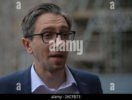 Simon Harris, ministre de l'enseignement supérieur, de la recherche, de l'innovation et de la Science, s'adresse aux médias après la réunion du cabinet d'aujourd'hui au château de Dublin. Le vendredi 28 mai 2021, à Dublin, Irlande. (Photo par Artur Widak/NurPhoto) Banque D'Images