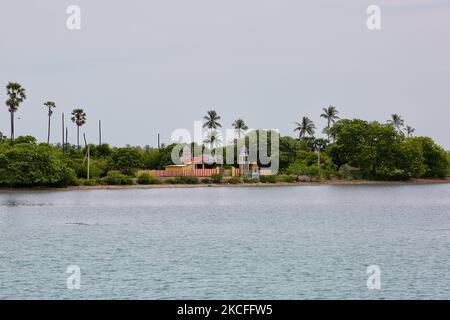 Temple hindou le long de la côte de l'île Analaitivu dans la région de Jaffna au Sri Lanka. (Photo de Creative Touch Imaging Ltd./NurPhoto) Banque D'Images