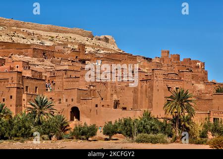 Village historique d'ait Benhaddou (Ksar d'ait-Ben-Haddou) au Maroc, en Afrique. Le village d'ait Benhaddou est situé au sommet d'une colline et protège une série de maisons de terre Kasbahs et Ksour. (Photo de Creative Touch Imaging Ltd./NurPhoto) Banque D'Images