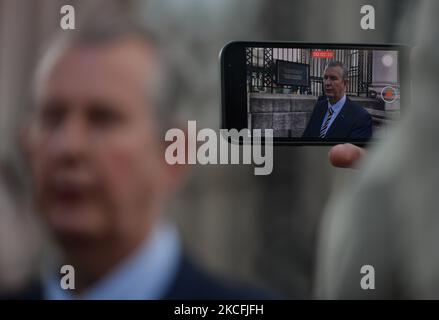 Edwin Poots, chef du DUP, quitte les bâtiments du gouvernement à Dublin après avoir rencontré Taoiseach Micheal Martin (premier ministre irlandais). Le jeudi 3 juin 2021, à Dublin, Irlande. (Photo par Artur Widak/NurPhoto) Banque D'Images