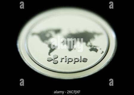 La représentation de la crypto-monnaie de Ripple est vue dans cette illustration prise à Cracovie, en Pologne, sur 4 juin 2021. (Photo Illustration par Jakub Porzycki/NurPhoto) Banque D'Images