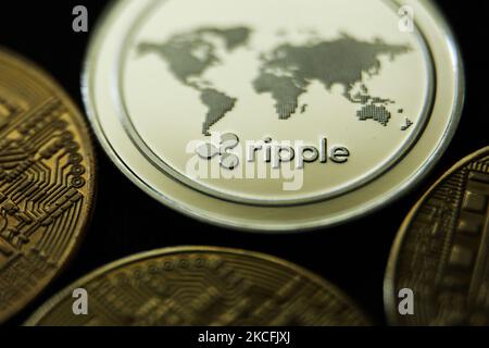 La représentation de la crypto-monnaie de Ripple est vue dans cette illustration prise à Cracovie, en Pologne, sur 4 juin 2021. (Photo Illustration par Jakub Porzycki/NurPhoto) Banque D'Images