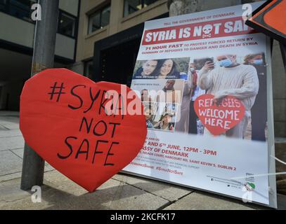 Une protestation du mouvement de solidarité irlandaises-syriennes devant l'ambassade du Danemark en faveur du peuple syrien qui a été expulsé du Danemark vers la Syrie. Le vendredi 4 juin 2021, à Dublin, Irlande. (Photo par Artur Widak/NurPhoto) Banque D'Images