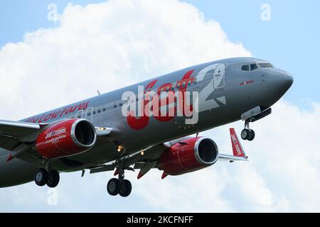 CHÂTEAU DE DONINININGTON, ROYAUME-UNI. JUIN 6th Jet2 vacances Boeing 737-8K5 G-JZHB sur l'approche finale à l'aéroport East Midlands. Samedi 5 juin 2021. (Photo de Jon Hobley/MI News/NurPhoto) Banque D'Images