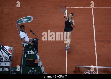 Maria Sakkari de Grèce en action contre IGA Swiatek (non illustré) de Pologne lors de leur quart de finale au tournoi de tennis ouvert français à Roland Garros à Paris, France sur 09 juin 2021.(photo de Mehdi Taamallah/NurPhoto) Banque D'Images