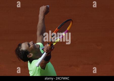 Rafael Nadal joue en Espagne contre Diego Schwartzman d'Argentine lors de leur match de tennis en quart de finale masculin le 11 e jour du tournoi de tennis Roland Garros 2021 à Paris, France sur 9 juin 2021.(photo de Mehdi Taamallah/NurPhoto) Banque D'Images