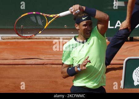 Rafael Nadal joue en Espagne contre Diego Schwartzman d'Argentine lors de leur match de tennis en quart de finale masculin le 11 e jour du tournoi de tennis Roland Garros 2021 à Paris, France sur 9 juin 2021.(photo de Mehdi Taamallah/NurPhoto) Banque D'Images