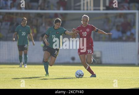 Pernille Harder au Danemark et Kyra Cooney-Cross en Australie lors du match amical entre le Danemark et l’Australie au stade Horsens, à Horsens, au Danemark, sur 10 juin 2021. (Photo par Ulrik Pedersen/NurPhoto) Banque D'Images