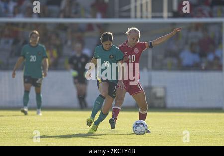 Pernille Harder au Danemark et Kyra Cooney-Cross en Australie lors du match amical entre le Danemark et l’Australie au stade Horsens, à Horsens, au Danemark, sur 10 juin 2021. (Photo par Ulrik Pedersen/NurPhoto) Banque D'Images