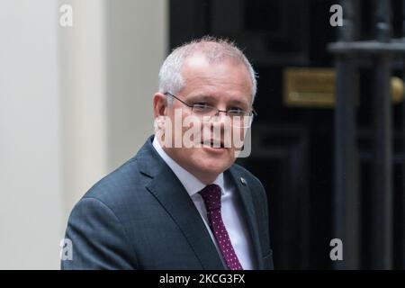 LONDRES, ROYAUME-UNI - LE 14 JUIN 2021 : le Premier ministre australien Scott Morrison se promène dans Downing Street avant une rencontre avec le Premier ministre britannique Boris Johnson à propos de 14 juin 2021 à Londres, en Angleterre. (Photo de Wiktor Szymanowicz/NurPhoto) Banque D'Images