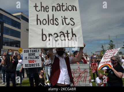Des manifestants de Co. Donegal, dont les maisons ont été construites avec des blocs contenant la substance mica, et leurs partisans ont été vus lors d'une manifestation dans le centre-ville de Dublin. Le mardi 15 juin 2021, à Dublin, Irlande. (Photo par Artur Widak/NurPhoto) Banque D'Images