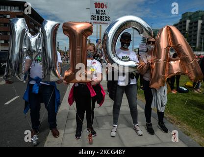 Des manifestants de Co. Donegal, dont les maisons ont été construites avec des blocs contenant la substance mica, et leurs partisans ont été vus lors d'une manifestation dans le centre-ville de Dublin. Le mardi 15 juin 2021, à Dublin, Irlande. (Photo par Artur Widak/NurPhoto) Banque D'Images