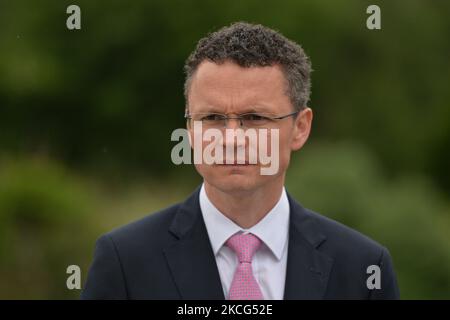 Patrick O'Donovan, ministre d'État responsable du Bureau des travaux publics, prend la parole lors d'une conférence de presse à l'intérieur du zoo de Dublin. Le mercredi 16 juin 2021, à Dublin, Irlande. (Photo par Artur Widak/NurPhoto) Banque D'Images