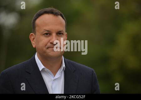 Leo Varadkar, Tanaiste (chef adjoint du gouvernement irlandais) et ministre de l'entreprise, du Commerce et de l'emploi, prend la parole lors d'une conférence de presse à l'intérieur du zoo de Dublin. Le mercredi 16 juin 2021, à Dublin, Irlande. (Photo par Artur Widak/NurPhoto) Banque D'Images