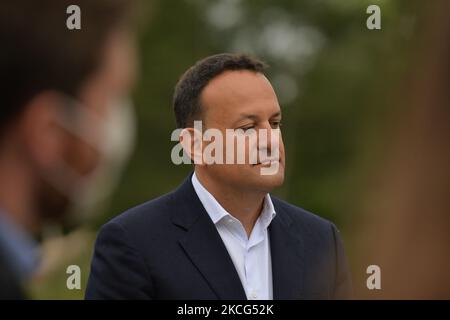 Leo Varadkar, Tanaiste (chef adjoint du gouvernement irlandais) et ministre de l'entreprise, du Commerce et de l'emploi, prend la parole lors d'une conférence de presse à l'intérieur du zoo de Dublin. Le mercredi 16 juin 2021, à Dublin, Irlande. (Photo par Artur Widak/NurPhoto) Banque D'Images