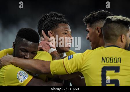 Plata Equador joueur célèbre son but pendant le match contre le Venezuela au stade Engenhão, pour la Copa America 2021, à l'Estadio Olímpico Nilton Santos sur 20 juin 2021 à Rio de Janeiro, Brésil. (Photo de Thiago Ribeiro/NurPhoto) Banque D'Images