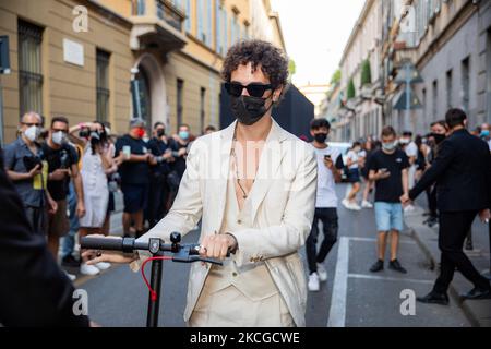 Tancredi participe au salon de mode Giorgio Armani lors de la semaine de mode hommes de Milan Printemps/été 2021/22 sur 21 juin 2021 à Milan, Italie. (Photo par Alessandro Bremec/NurPhoto) Banque D'Images