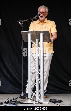 Jeremy Corbyn, ancien chef du Parti travailliste, s'exprime lors d'une manifestation anti-gouvernementale sur la place du Parlement, dans le centre de Londres, au Royaume-Uni, sur 26 juin 2021. La manifestation réunit des militants de nombreux mouvements de gauche de l'opposition tels que Kill the Bill, l'Assemblée populaire, les voix du personnel du NHS, la Coalition Halte à la guerre ou la rébellion d'Extincion. (Photo par Dominika Zarzycka/NurPhoto) Banque D'Images