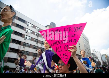 Sur 27 juin, des milliers de manifestants se sont rassemblés au parc Bryant de New York et ont défilé au Stonewall Inn for Pride 2021. (Photo de Karla Ann Cote/NurPhoto) Banque D'Images