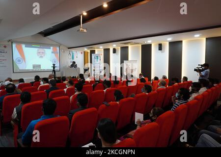 Le Premier ministre Narendra Modi s'adresse à la fraternité des médecins dans le cadre d'un programme organisé par l'Association médicale indienne (IMA) à l'occasion de la Journée nationale des médecins, à New Delhi, en Inde, sur 1 juillet 2021. L'Inde célèbre chaque année la Journée nationale des médecins sur 1 juillet pour honorer les contributions des médecins au pays. (Photo de Mayank Makhija/NurPhoto) Banque D'Images