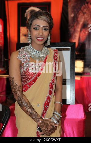 Femme indienne ornée de henné portant un sari fantaisie à Mississauga, Ontario, Canada. (Photo de Creative Touch Imaging Ltd./NurPhoto) Banque D'Images