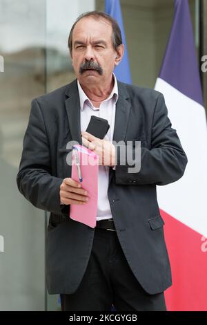 Le secrétaire général syndical français de la CGT, Philippe Martinez, part après une rencontre avec les syndicats et le président français, Macron, au Palais de l'Elysée à Paris sur 6 juillet 2021 (photo de Daniel Pier/NurPhoto) Banque D'Images