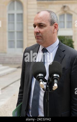 Laurent Berger, secrétaire général du syndicat de la Confédération française démocratique du travail (CFDT), s'adressant aux médias après une rencontre avec les syndicats et le président français Macron, à l'Elysée à Paris sur 6 juillet 2021 (photo de Daniel Pier/NurPhoto) Banque D'Images