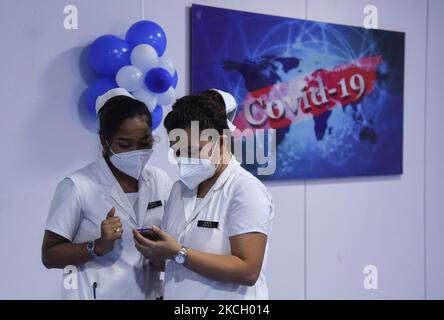 Infirmières d'une unité de soins intensifs (USI) de 200 lits récemment inaugurée pour les patients de COVID-19, à l'Hôpital du Collège médical de Gauhati, à Guwahati, en Inde, le 06 juillet 2021. Le ministre en chef de l'Assam, Himanta Biswa Sarma, a inauguré aujourd'hui une unité de soins intensifs (USI) de 200 lits pour les patients de la COVID-19. (Photo de David Talukdar/NurPhoto) Banque D'Images