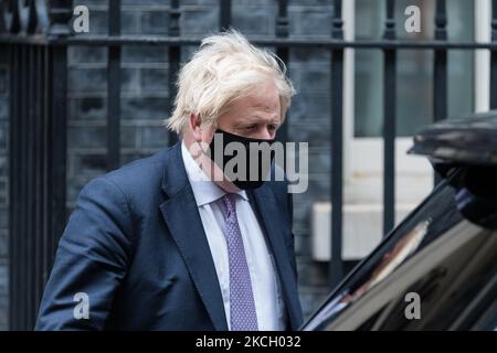 LONDRES, ROYAUME-UNI - le 07 JUILLET 2021 : le Premier ministre britannique Boris Johnson quitte le 10 Downing Street pour les PMQ à la Chambre des communes sur 07 juillet 2021 à Londres, en Angleterre. (Photo de Wiktor Szymanowicz/NurPhoto) Banque D'Images