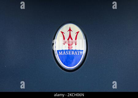 Le logo Maserati est visible sur la voiture pendant la Grande Turismo Polonia à Cracovie, Pologne sur 2 juillet 2021. (Photo de Jakub Porzycki/NurPhoto) Banque D'Images