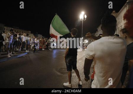 Les Italiens célèbrent la victoire de la demi-finale à Pise, en Italie, sur 6 juillet 2021. L'Italie a remporté la demi-finale contre l'Espagne et va à la finale des Championnats d'Europe de l'UEFA. (Photo par Enrico Mattia Del Punta/NurPhoto) Banque D'Images