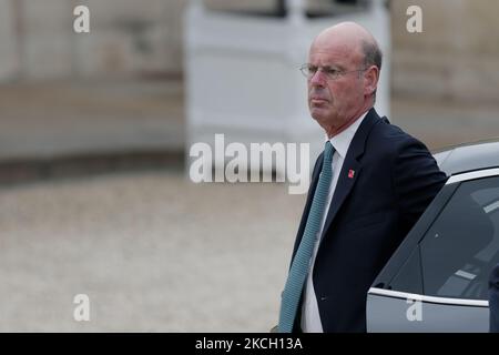 Directeur général de la Banque d'investissement publique française la Caisse des dépôts (CDC) Eric Lombard arrive pour dîner d'Etat avec le président italien Sergio Mattarella et sa fille Laura Mattarella, le président français Emmanuel Macron et sa femme Brigitte Macron à l'Elysée à Paris, sur 5 juillet 2021 (Photo de Daniel Pier/NurPhoto) Banque D'Images