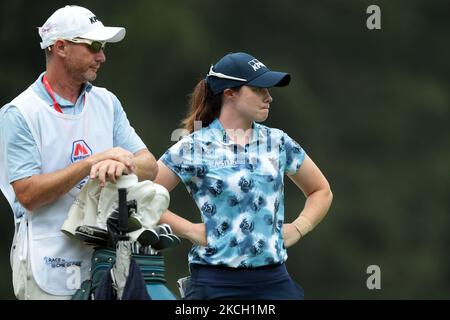 Leona Maguire d'Irlande attend le green 10th lors de la première partie du Marathon LPGA Classic présenté par le tournoi de golf Dana au Highland Meadows Golf Club de Sylvania, Ohio, Etats-Unis, jeudi, 8 juillet 2021. (Photo de Jorge Lemus/NurPhoto) Banque D'Images