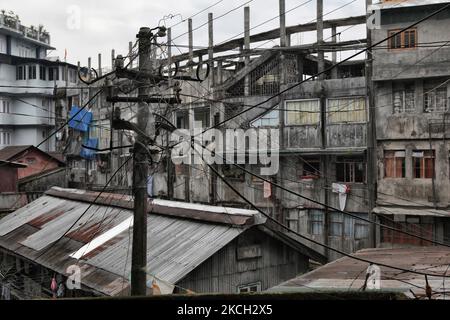 Fils emmêlés sur un poteau utilitaire dans la ville indienne de Darjeeling, Bengale-Occidental, Inde, sur 29 mai 2010. (Photo de Creative Touch Imaging Ltd./NurPhoto) Banque D'Images