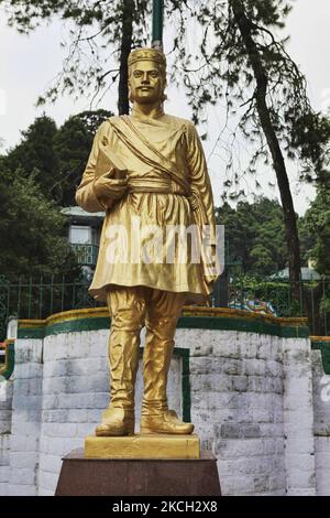 Statue du poète népalais Bhanubhakta Acharya sur la place Chowrasta à Darjeeling, Bengale-Occidental, Inde, sur 30 mai 2010. Bhanubhakta est considéré comme le premier poète à écrire en langue népalaise. (Photo de Creative Touch Imaging Ltd./NurPhoto) Banque D'Images