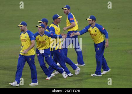 Les joueurs de Durham célèbrent après que Matty Potts ait rejeté Harry de Derbyshire est arrivé lors du match de Vitality Blast T20 entre le Durham County Cricket Club et le Derbyshire County Cricket Club à Emirates Riverside, Chester le 9th juillet 2021. (Photo de will Matthews/MI News/NurPhoto) Banque D'Images