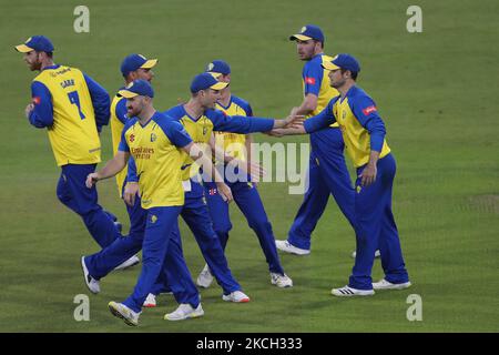 Les joueurs de Durham célèbrent après que Matty Potts ait rejeté Harry de Derbyshire est arrivé lors du match de Vitality Blast T20 entre le Durham County Cricket Club et le Derbyshire County Cricket Club à Emirates Riverside, Chester le 9th juillet 2021. (Photo de will Matthews/MI News/NurPhoto) Banque D'Images