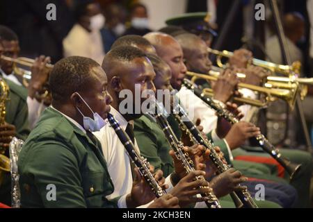 Des membres de la bande de l'armée nigériane se sont produits pendant le service de mise au repos du regretté Prophète Temitope Balogun Joshua, fondateur de Synagogue Eglise de toutes les nations (SCOAN) à Ikotun-Egbe, Lagos, Nigeria, vendredi, 9 juillet 2021. Le prophète Temitope Balogun Joshua, qui mourut 5 juin, fut enterré vendredi 9 juillet 2021 pendant une semaine d'inhumation. Photo d'Adekunle Ajayi (photo d'Adekunle Ajayi/NurPhoto) Banque D'Images